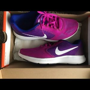 Nike women’s tennis shoes 👟. Size 9.5